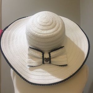 Betsey Johnson sun/ floppy hat. NWT